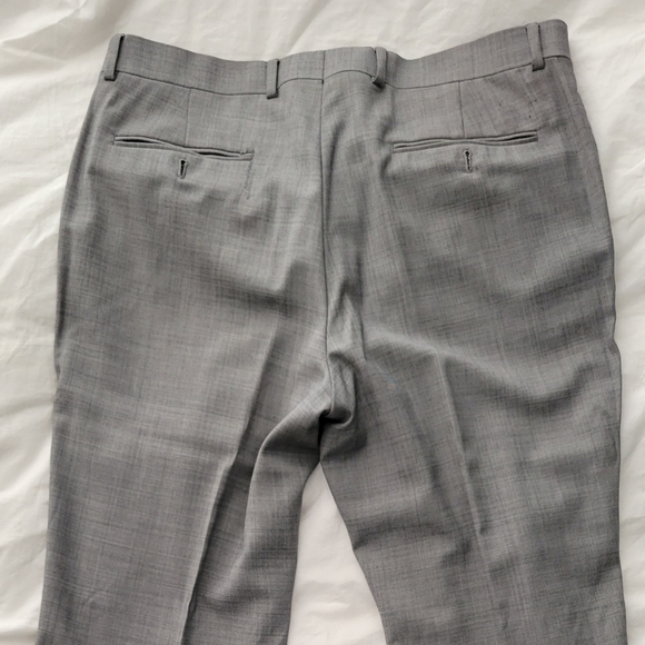 Kenneth Cole Awareness 2 pc Suit - Picture 4 of 6